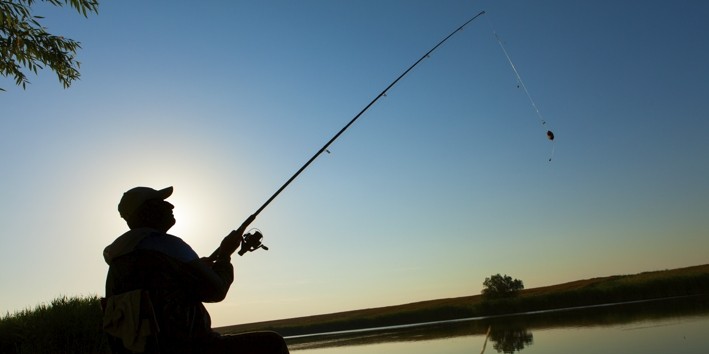homem pescando